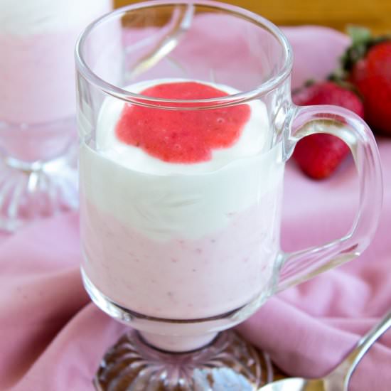 Keto Strawberry Yogurt Cream
