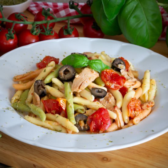 PASTA (FUSILLI) CON BONITO Y CHERRY