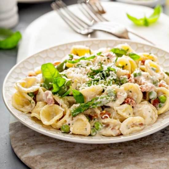 Pasta with Asparagus in Lemon Cream