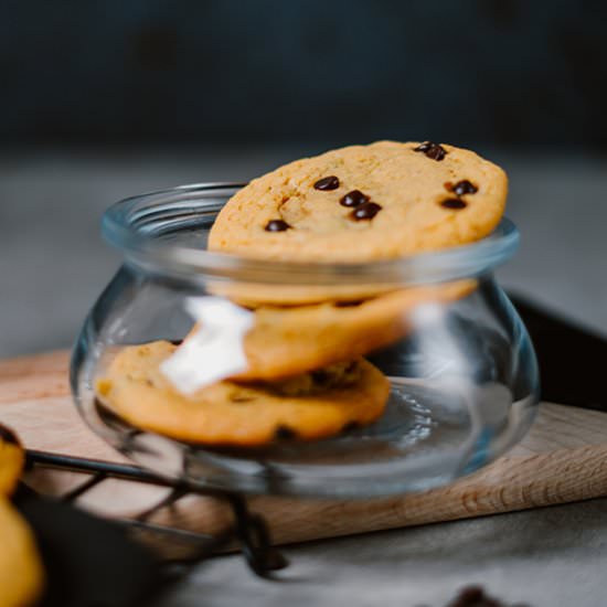 Keto Chewy Chocolate Chip Cookies