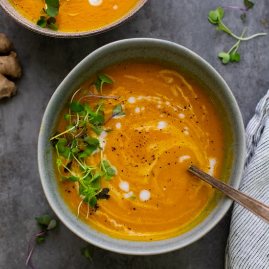 Creamy Carrot Ginger Soup (vegan)