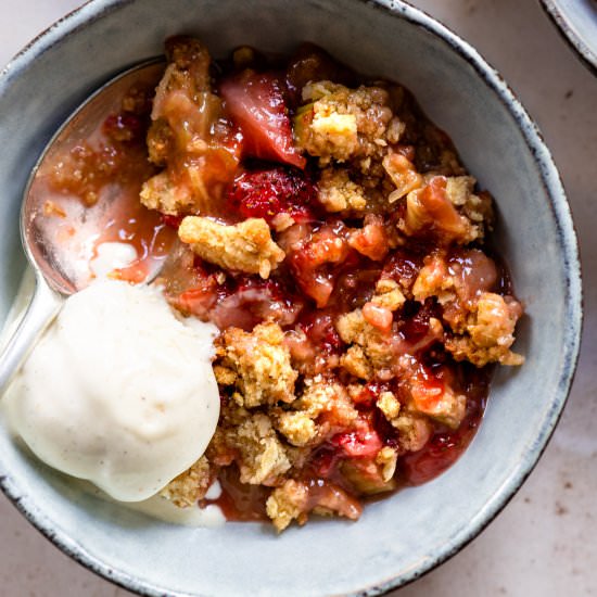 Strawberry Rhubarb Crumble