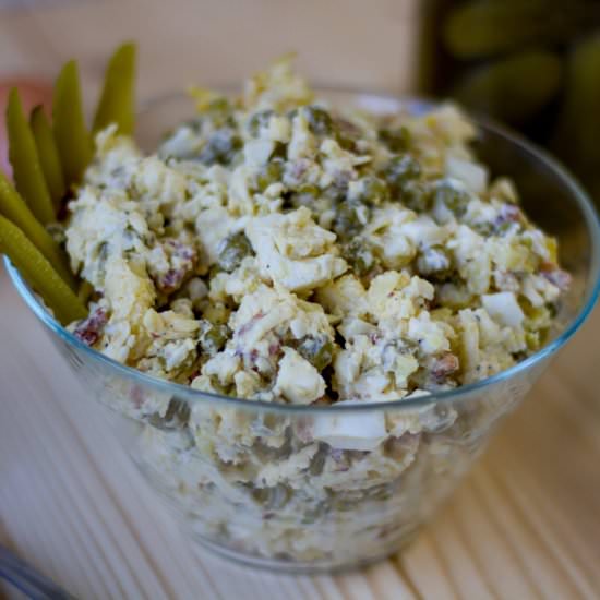 Potato salad with bacon and peas