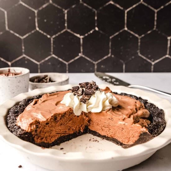 NO BAKE NUTELLA PIE WITH OREO CRUST