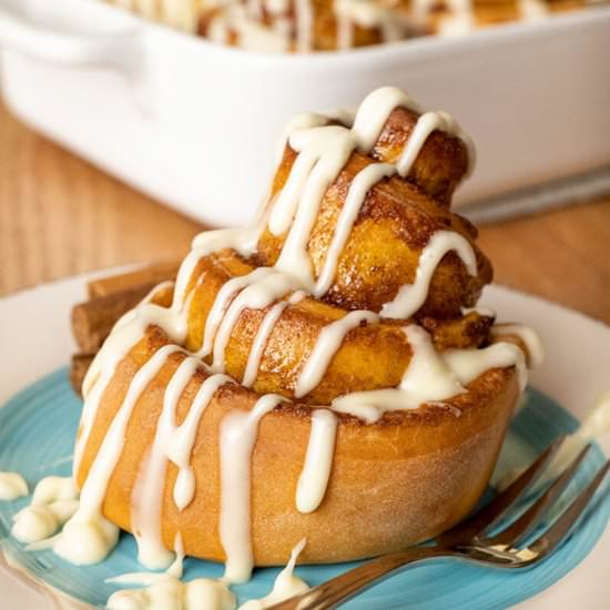 Amazing Cinnamon Rolls with Icing