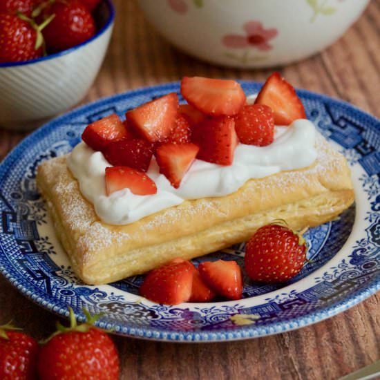 strawberries and cream tarts