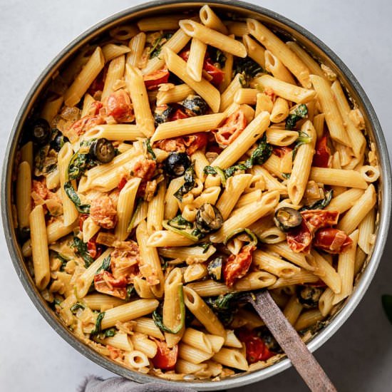 Pasta with Tomatoes and Spinach