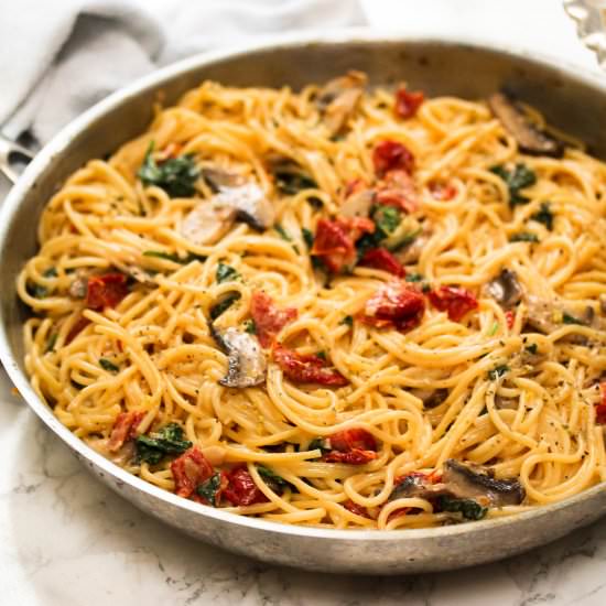 Mushroom and Sun-dried Tomato Pasta