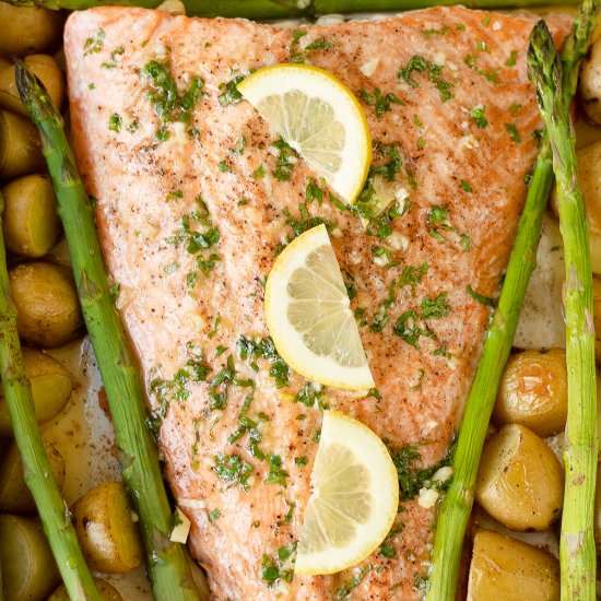 Sheet Pan-Baked Salmon With Veggies
