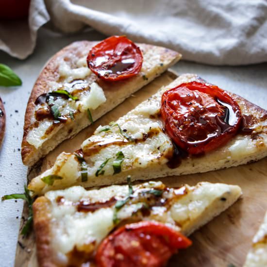 Quick Flatbread Pizza Margherita