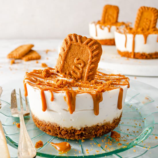 No Bake Vegan Lotus Cheesecakes