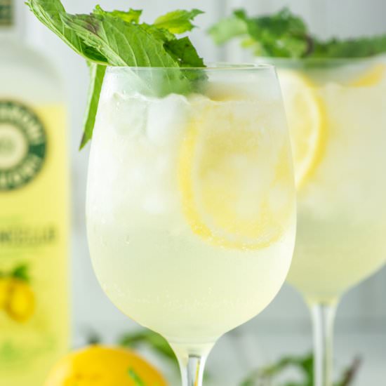 Limoncello Spritz
