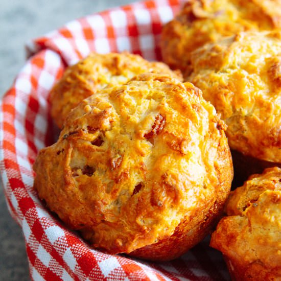 Easy Pepperoni Pizza Muffins