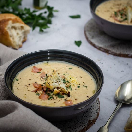 CHEESY CAULIFLOWER AND LEEK SOUP
