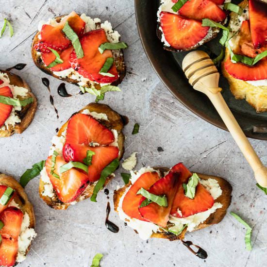 Strawberry Basil Crostini