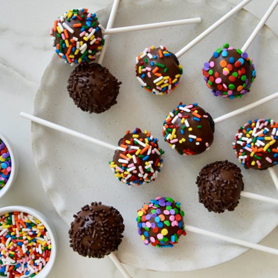 No-Bake Chocolate Cookie Pops
