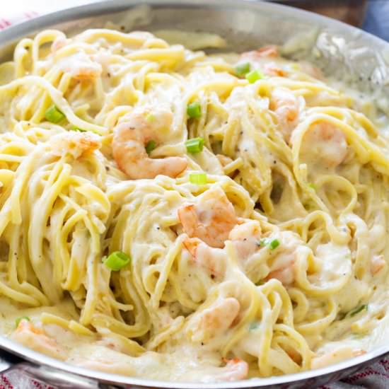 Cheesy Garlic Shrimp Alfredo