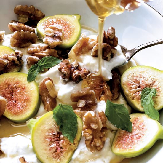 Greek yogurt with honey and figs