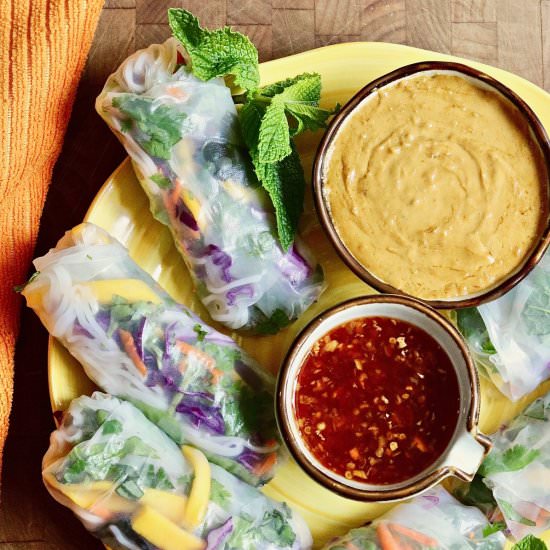 Fresh Spring Rolls w/ dipping sauce