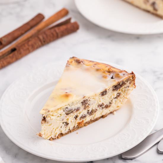 Cinnamon Roll Cheesecake