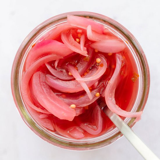 QUICK PICKLED RED ONIONS