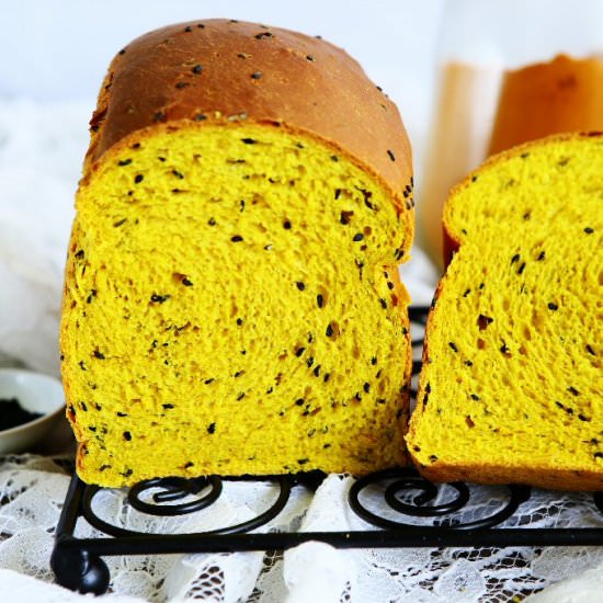 Golden Spiced Sandwich Loaf
