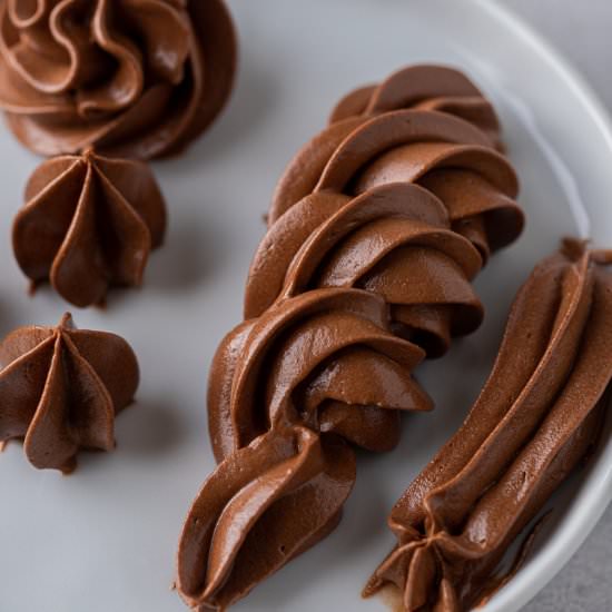 small chocolate Swiss buttercream