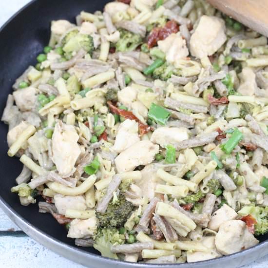 One Pot Chicken Alfredo Pasta