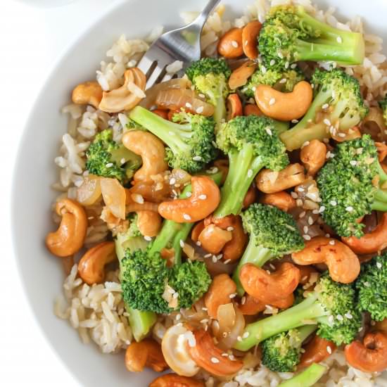 Broccoli Cashew Stir-Fry