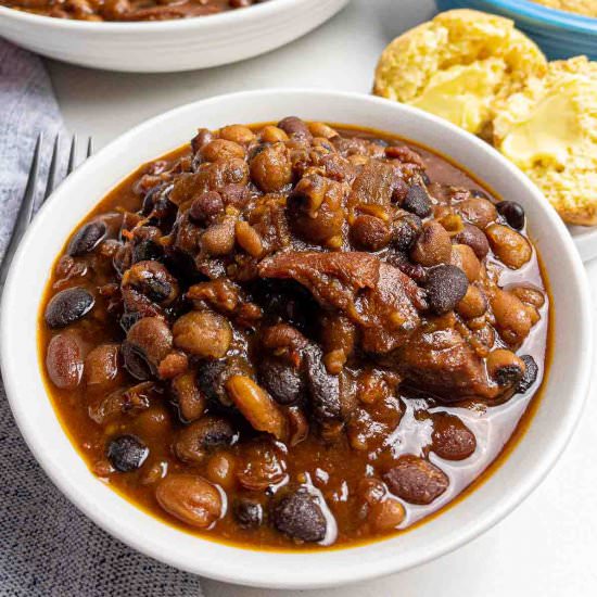 SLOW COOKER BAKED BEANS WITH HAM