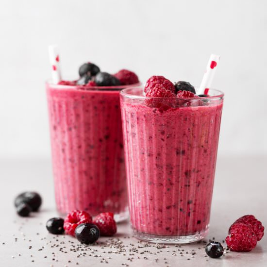 Berry Chia Smoothie with Yogurt