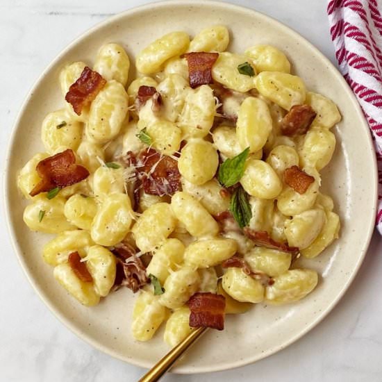 Easy Gnocchi Carbonara (no eggs)