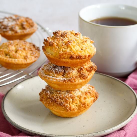 Mini Rhubarb Crumble Pies