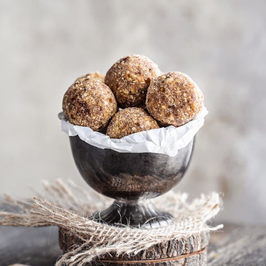 Easy 3-Ingredient Peanut Balls