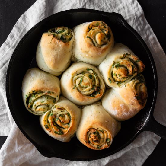 8-Ingredient Herb & Garlic Scrolls