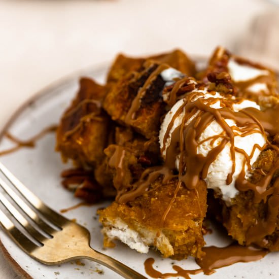 Healthy vegan pumpkin bread pudding