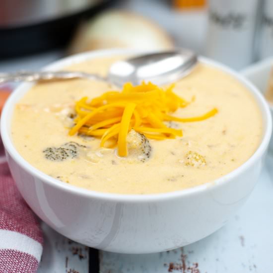 Instant Pot Broccoli Cheddar Soup