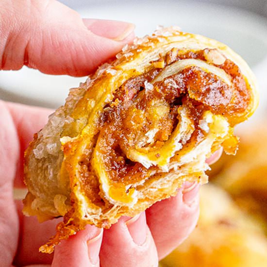 Pumpkin Pull-Apart Roll