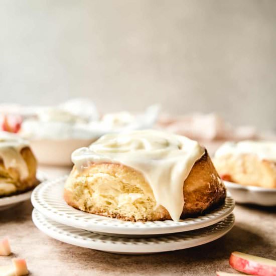 CINNAMON ROLLS WITH APPLE PIE FILLI