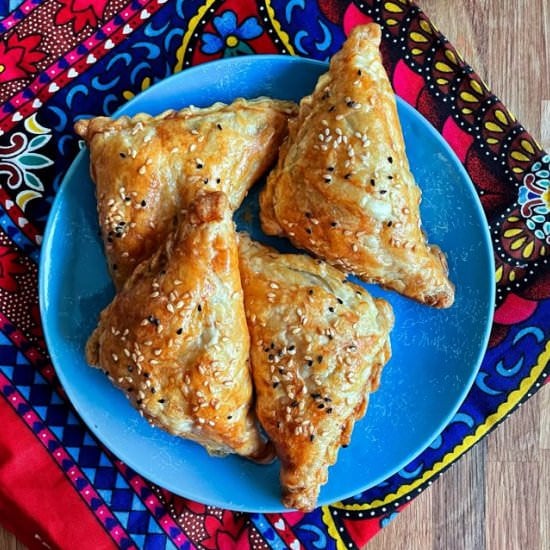 Afghan Sambosa with Meat and Peas