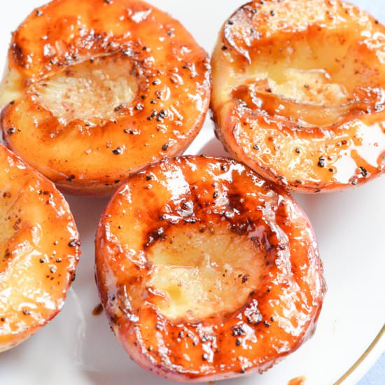 Grilled Peaches With Greek Yogurt