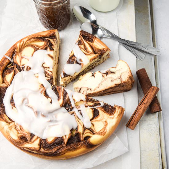 Cinnamon Roll Cheesecake