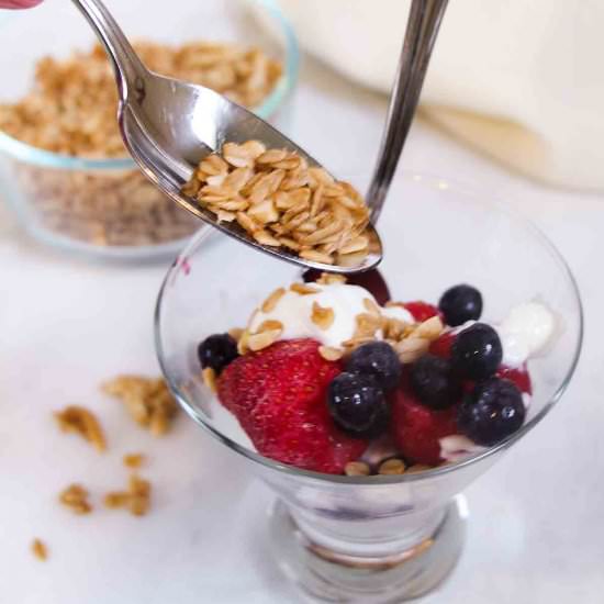 Homemade Maple Vanilla Granola