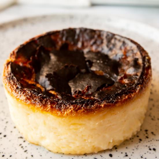 Easy Mini Basque Cheesecake