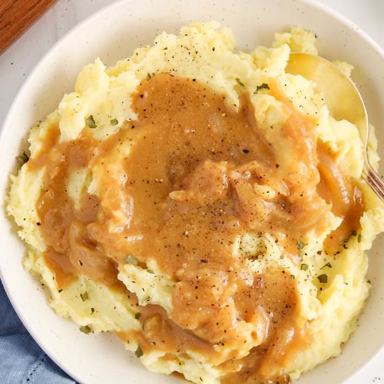 Easy Vegan Caramelized Onion Gravy