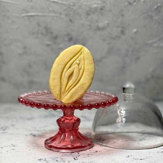 Tender lemon vulva cookies