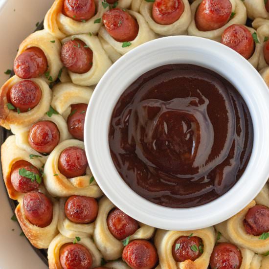 Pull Apart Pigs in a Blanket Wreath