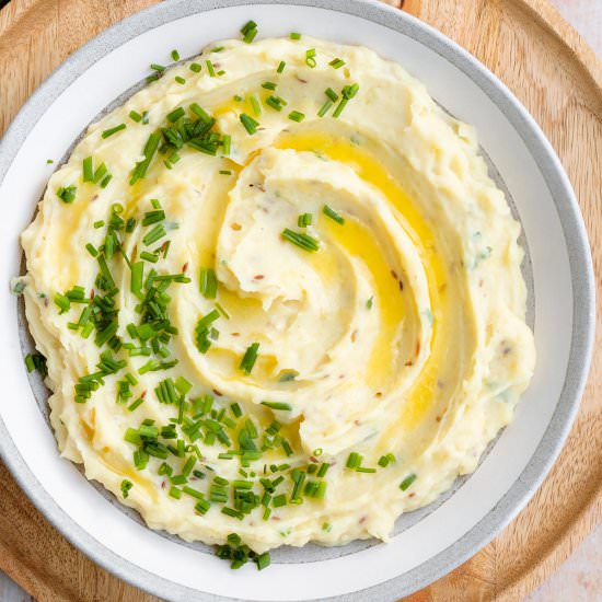 ROASTED GARLIC MASHED POTATOES