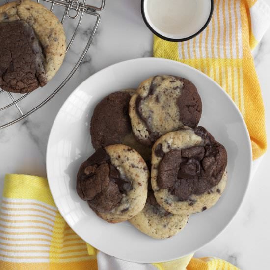 Black and white chocolate cookies