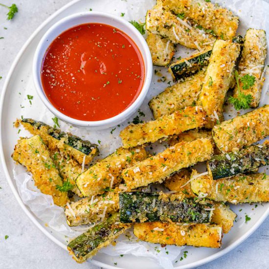 AIR FRYER PARMESAN ZUCCHINI FRIES